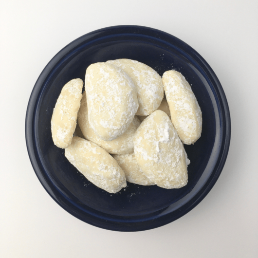 Sugar coated lemon sunshine cookies in a blue bowl