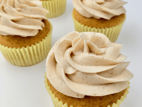 4 pumpkin dulce de leche cupcakes with cinnamon cream cheese frosting