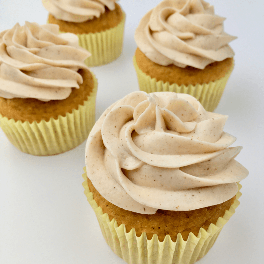 4 pumpkin dulce de leche cupcakes with cinnamon cream cheese frosting